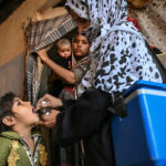 آج سے ملک بھر میں انسدادِ پولیو مہم کا آغاز، لاکھوں بچوں کو قطرے پلانے کی تیاری مکمل