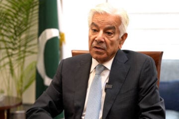 اگر مذاکرات طے نہیں پاتے تو ہماری اور افغانستان کی کُھلی جنگ ہے، خواجہ آصف