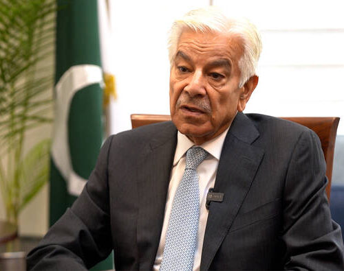 اگر مذاکرات طے نہیں پاتے تو ہماری اور افغانستان کی کُھلی جنگ ہے، خواجہ آصف