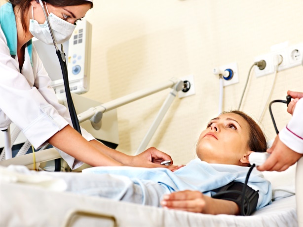 نرس نے کام کا بوجھ کم کرنے کے لیے 10 مریضوں کو غلط انجیکشن لگا کر موت کے گھاٹ اتار دیا