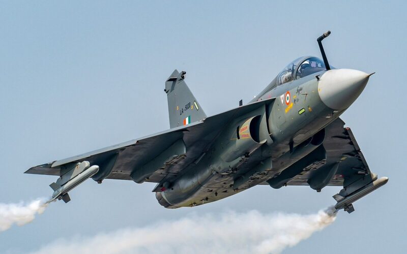 بھارتی میڈیا نے تیجس طیارہ حادثے کا الزام امریکا پر ڈال دیا