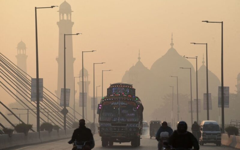 لاہور دنیا کا دوسرا آلودہ ترین شہر قرار، فضائی معیار خطرناک حد تک گر گیا
