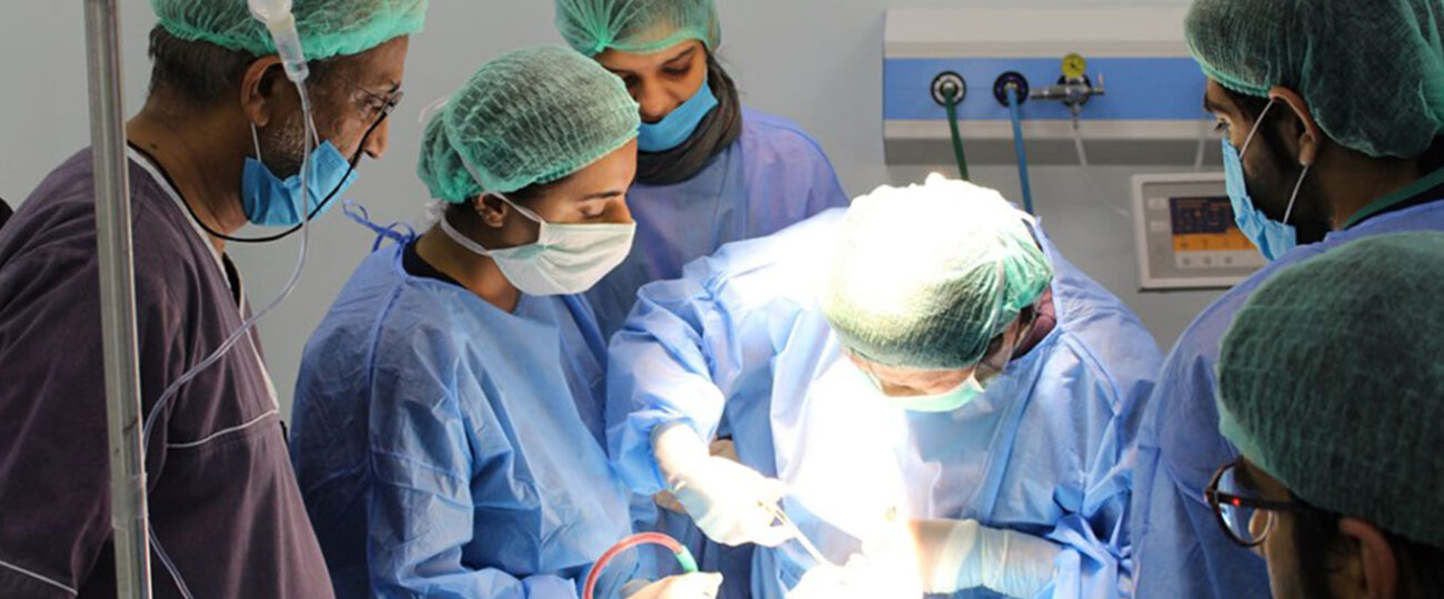 رحیم یار خان میں طبی تاریخ رقم، بچے کے سینے سے ’بغیر سر والا بچہ‘ کامیابی سے نکال لیا گیا