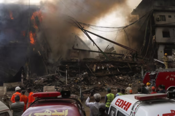 گل پلازہ آتشزدگی؛ 36 گھنٹوں بعد آگ پر قابو، ہلاکتیں 15 ہو گئیں، درجنوں افراد تاحال لاپتا